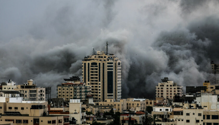 Ισραηλινοί βομβαρδισμοί στη Λωρίδα της Γάζας © EPA/MOHAMMED SABER