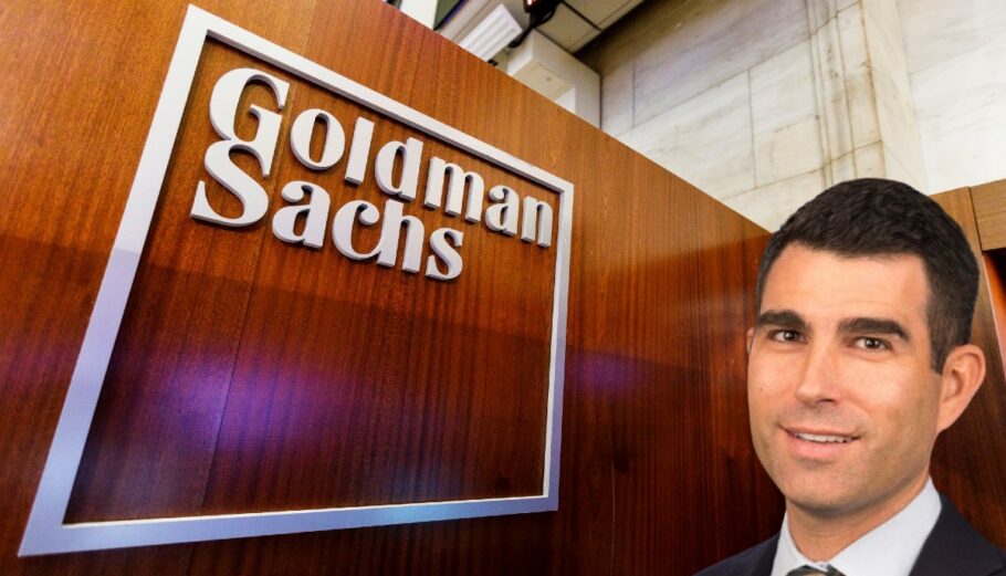 O Scott Lebovitz, συνεπικεφαλής του τμήματος υποδομών της Goldman Sachs Asset Management με φόντο την Goldman @EPA/JUSTIN LANE / gsam / PowerGame.gr