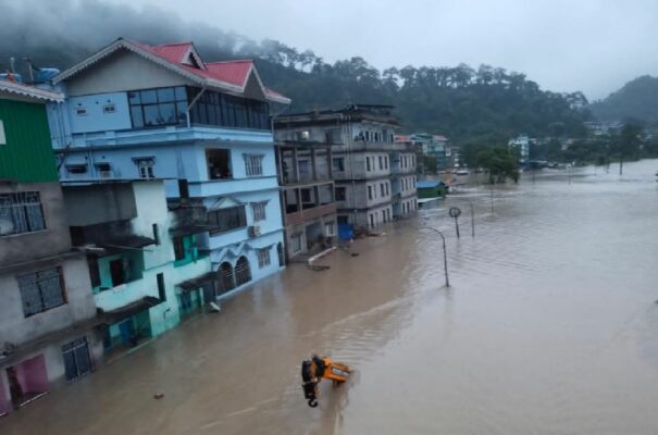 Πλημμύρες στην Ινδία © twitter.com/ANI/status