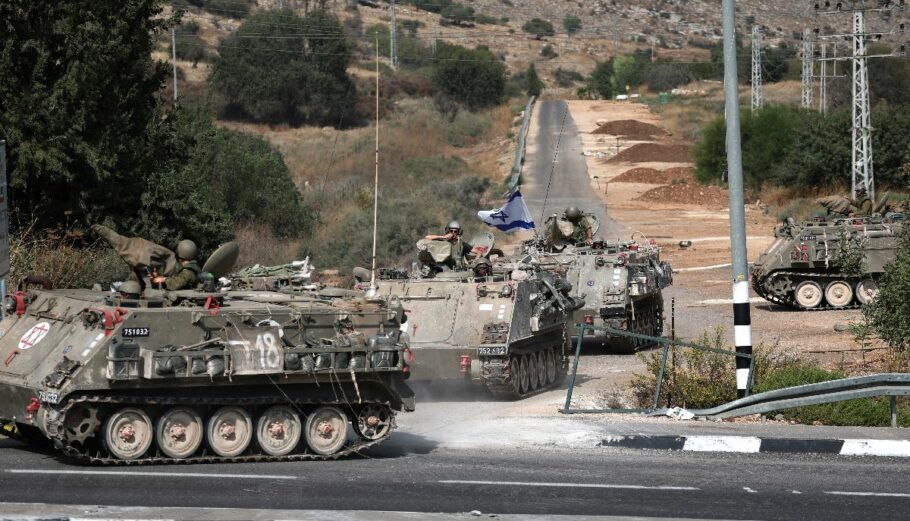 Ισραηλινές δυνάμεις κοντά στα σύνορα Ισραήλ-Λιβάνου © . EPA/ATEF SAFADI