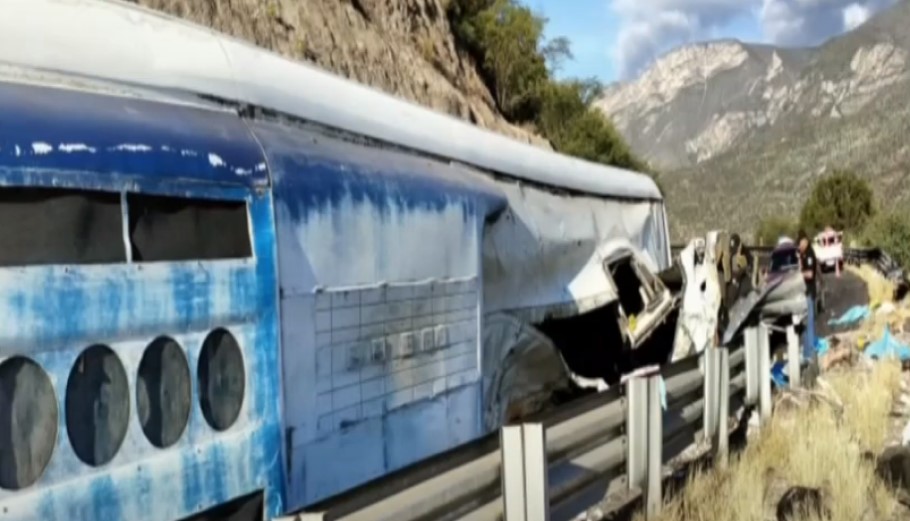 Ανατροπή λεωφορείου στο Μεξικό / YouTube (screenshot)