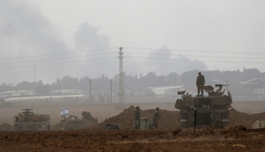 Στιγμιότυπο από τη σύγκρουση μεταξύ Χαμάς και Ισραήλ στη Λωρίδα της Γάζας © EPA/ATEF SAFADI