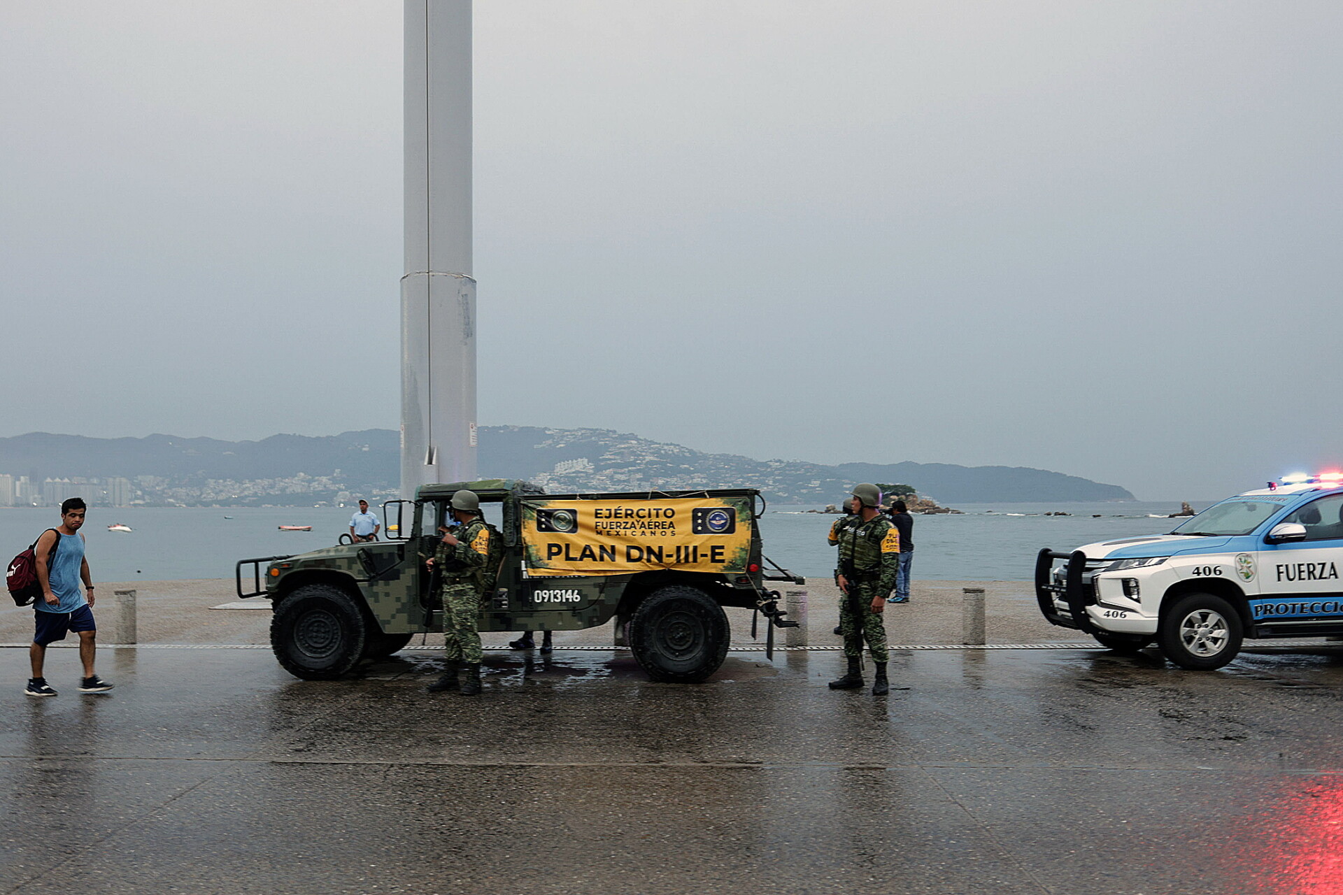 Το πέρασμα του τυφώνα Ότις στο Μεξικό © EPA/David Guzman