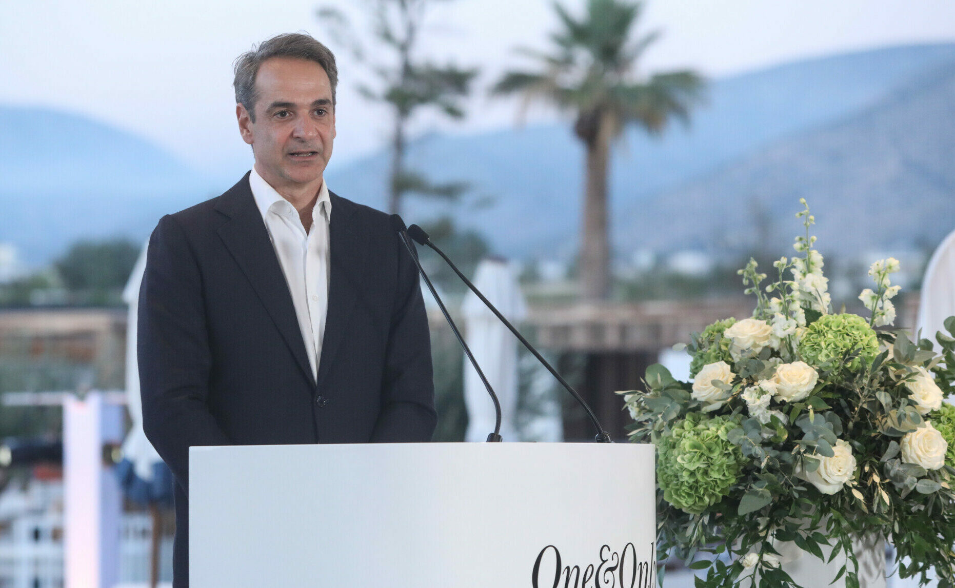 Ο πρωθυπουργός Κυριάκος Μητσοτάκης μιλάει στα εγκαίνια του νέου τουριστικού resort «One & Only Aesthesis», στη Γλυφάδα © ΑΠΕ-ΜΠΕ/ΑΠΕ-ΜΠΕ/ΓΙΩΡΓΟΣ ΒΙΤΣΑΡΑΣ
