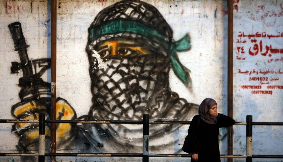 Mural με εξτρεμιστή της Χαμάς στη Λωρίδα της Γάζας © EPA/ALI ALI