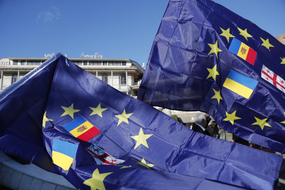 Συγκέντρωση για την ένταξη Ουκρανίας, Γεωργίας και Μολδαβίας στην Ευρωπαϊκή Ένωση © EPA/ ZURAB KURTSIKIDZE