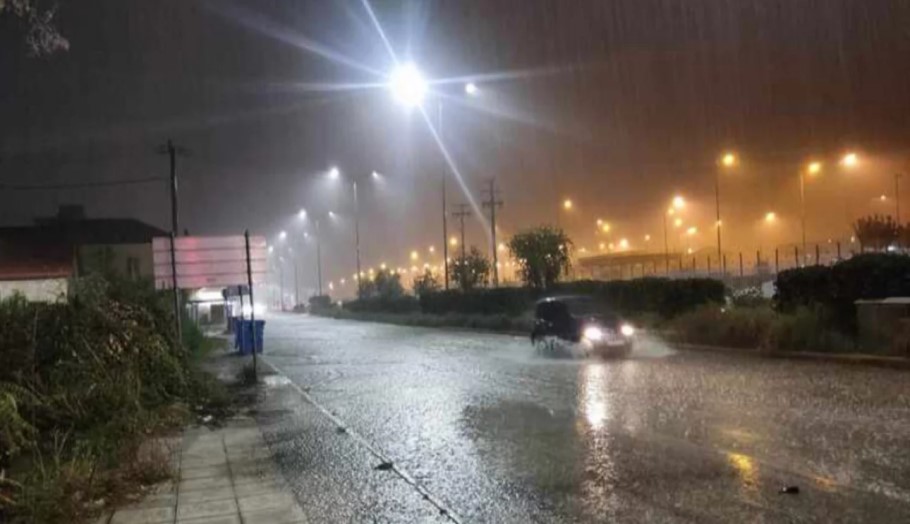 Πάτρα: Δρόμοι ποτάμια από την κακοκαιρία