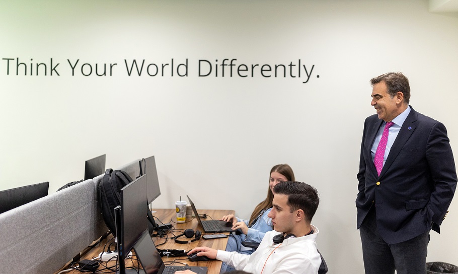 Στο Deloitte Alexander Competence Center στη Θεσσαλονίκη ο Μ. Σχοινάς