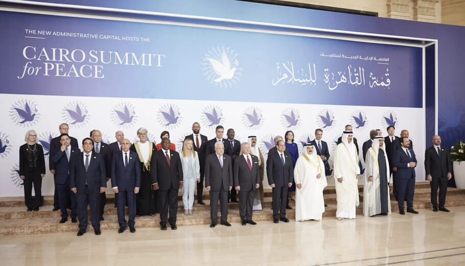 Η φωτογραφία στη σύνοδο κορυφής του Καΐρου για τη σύγκρουση Ισραήλ Χαμάς @Μέγαρο Μαξίμου