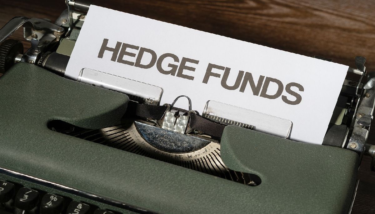 Γραφομηχανή που γράφει hedge funds ©pixabay