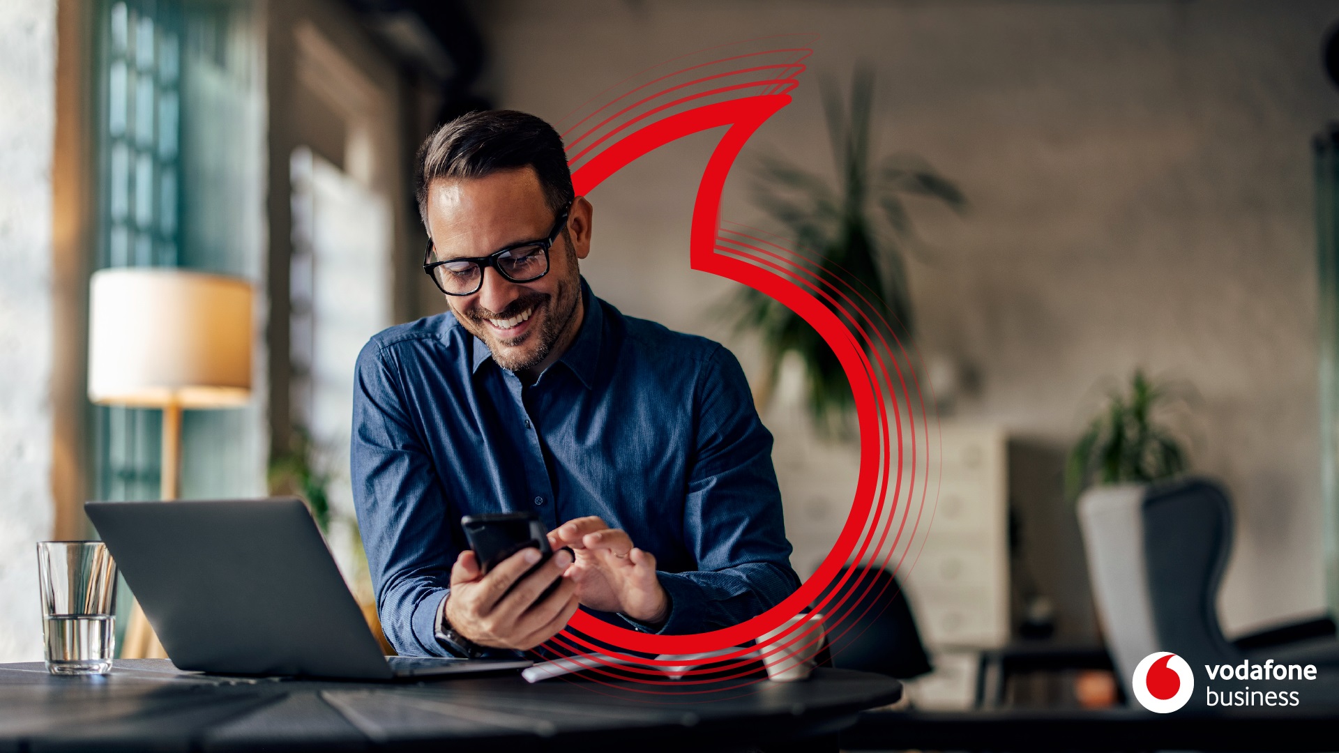 Νέα προγράμματα κινητής για επαγγελματίες Vodafone Business RED
