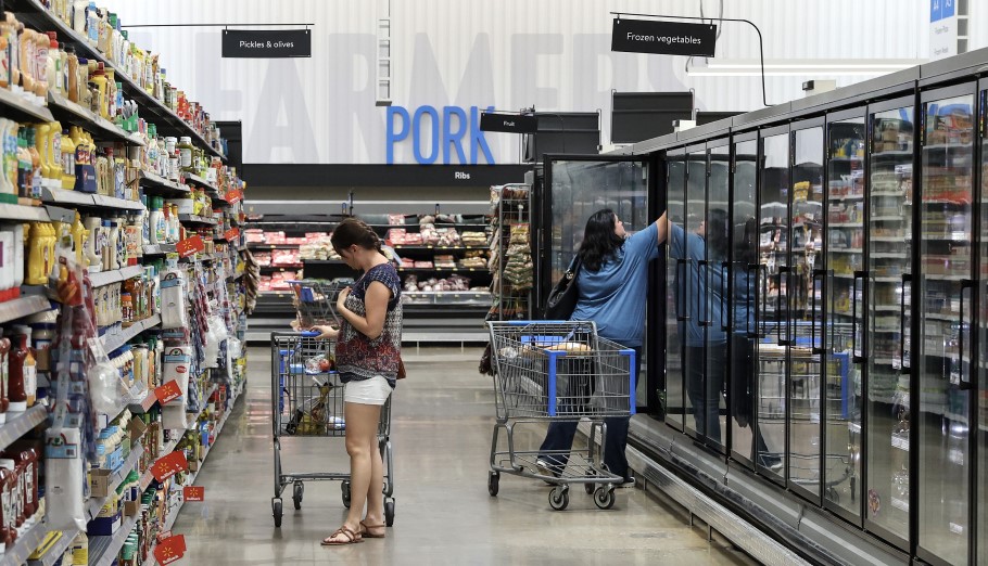 Κατάστημα Walmart στις ΗΠΑ © EPA/ADAM DAVIS