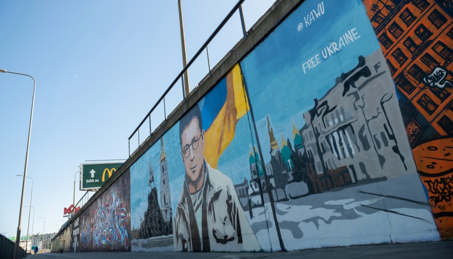Mural του Βολοντίμιρ Ζελένσκι στην Πολωνία © EPA/Jakub Kaczmarczyk