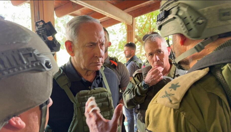 Ο πρωθυπουργός του Ισραήλ Νετανιάχου συνομιλεί με στρατιώτες © twitter/netanyahu