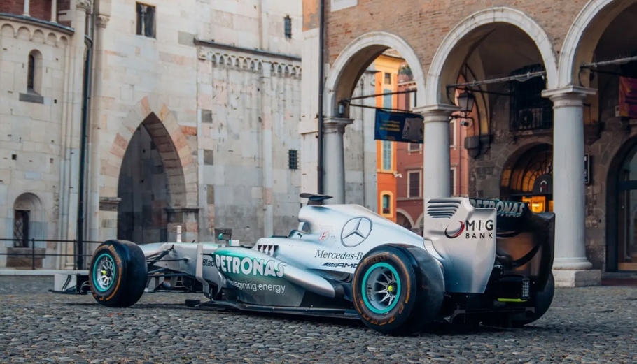H Mercedes F1 του Λιούις Χάμιλτον © RM Sotheby’s