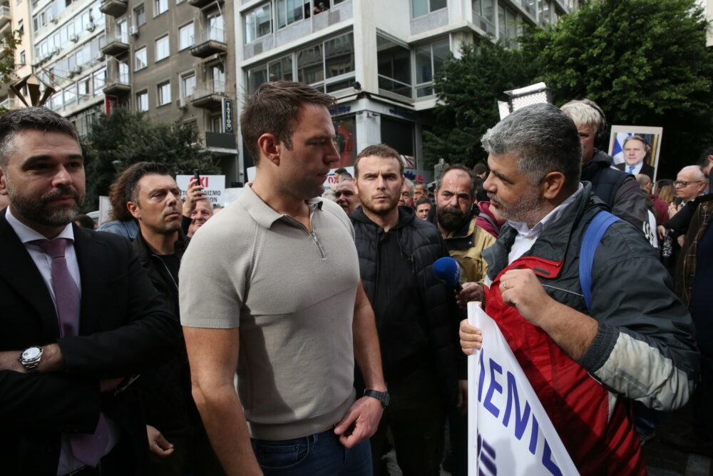 Ο πρόεδρος του ΣΥΡΙΖΑ- ΠΣ Στέφανος Κασσελάκης παίρνει μέρος στην πορεία διαμαρτυρίας ενάντια στο νομοσχέδιο σχετικά με τη φορολόγηση των ελευθέρων επαγγελματιών, στο κέντρο της Αθήνας © ΑΠΕ-ΜΠΕ /ΑΠΕ-ΜΠΕ/ ΟΡΕΣΤΗΣ ΠΑΝΑΓΙΩΤΟΥ
