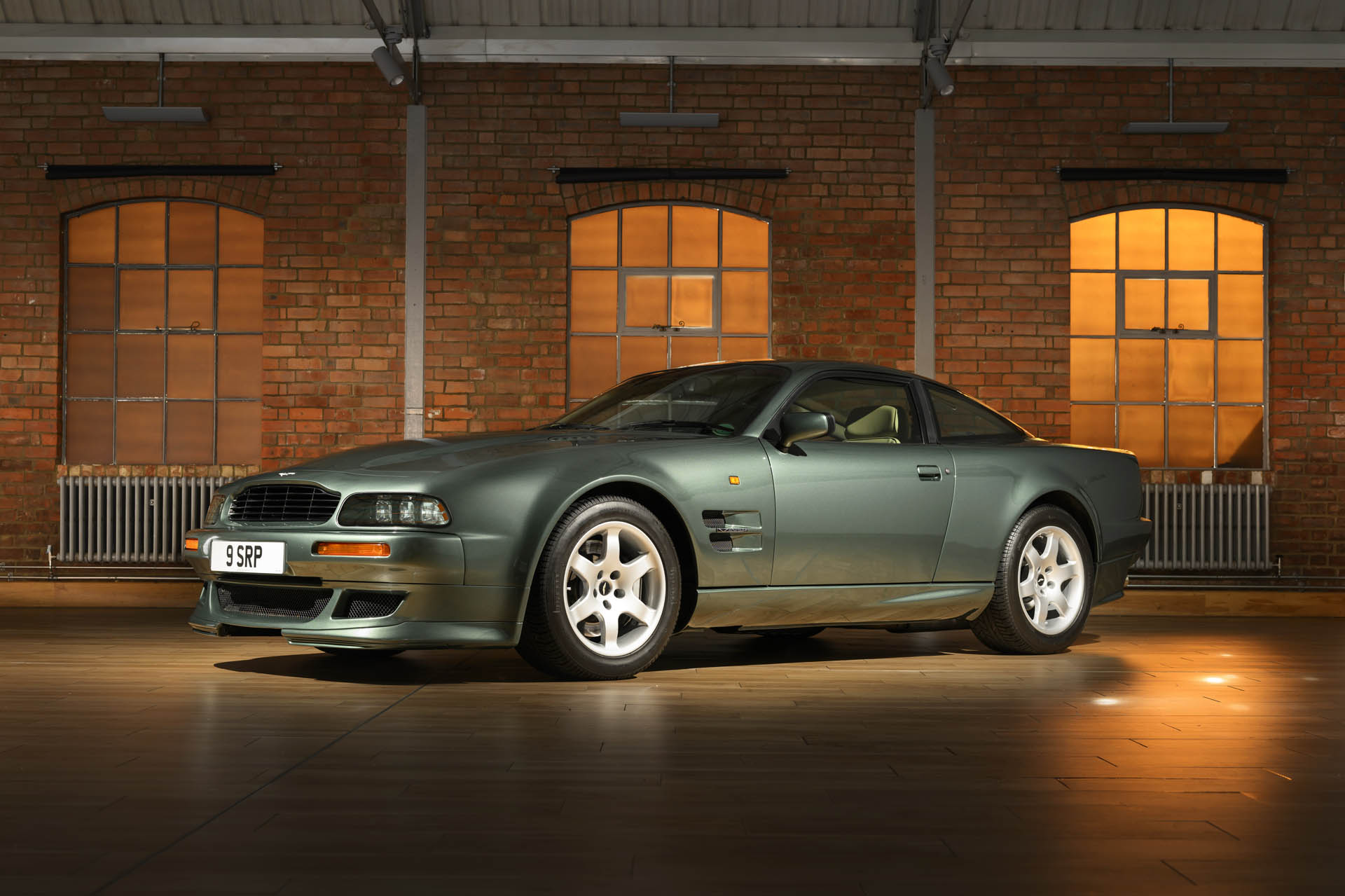 Aston Martin V8 Vantage V550: Ένα μοντέρνο κλασικό, 30 χρόνια μετά