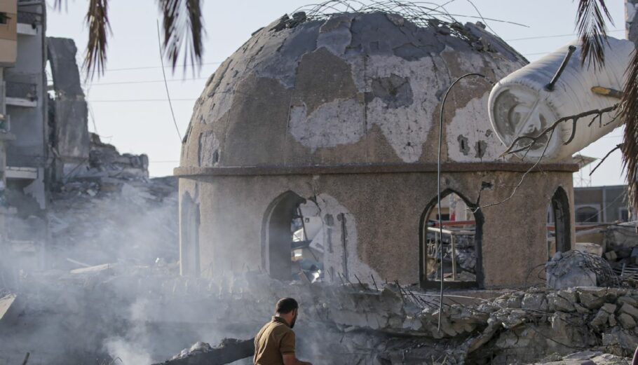 Το Ισραήλ συνεχίζει τις στρατιωτικές επιθέσεις στη βόρεια Γάζα © EPA/MOHAMMED SABER