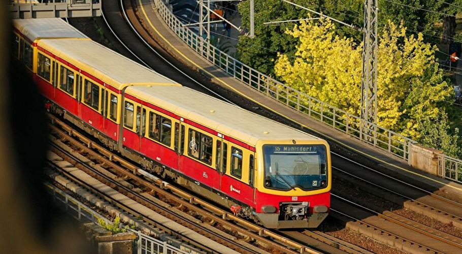 Το σύστημα ταχείας μεταφοράς S-Bahn του Βερολίνου@berlin.de/