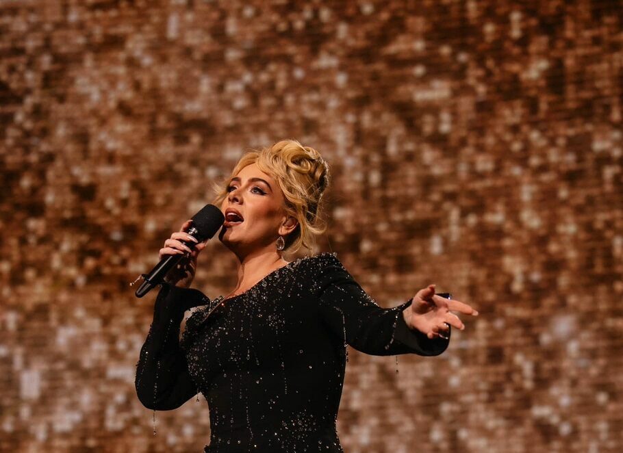 Adele: Αφήνει τις συναυλίες και ανοίγει εταιρεία καλλυντικών
