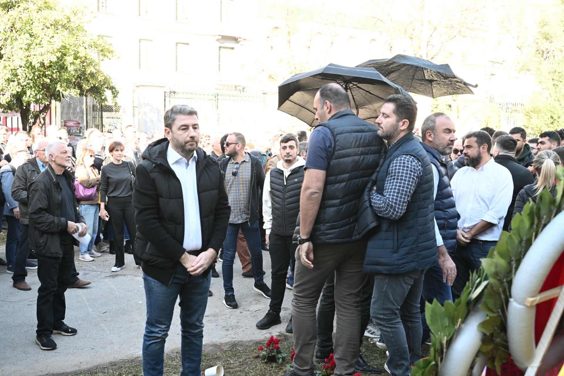 Ανδρουλάκης: Ένταση, καφέδες και νερά κατά την άφιξη στο Πολυτεχνείο