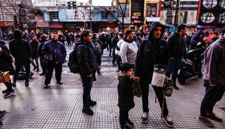 Κόσμος στο Μπουένος Άιρες © EPA/Juan Ignacio Roncoroni
