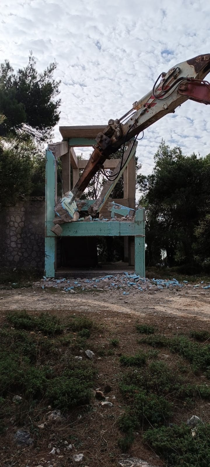 Κατεδάφιση ακινήτου -εντός του Εθνικού Δρυμού Πάρνηθας στη θέση «Καλαμαρά», Περιφέρειας Δήμου Φυλής@ΔΤ