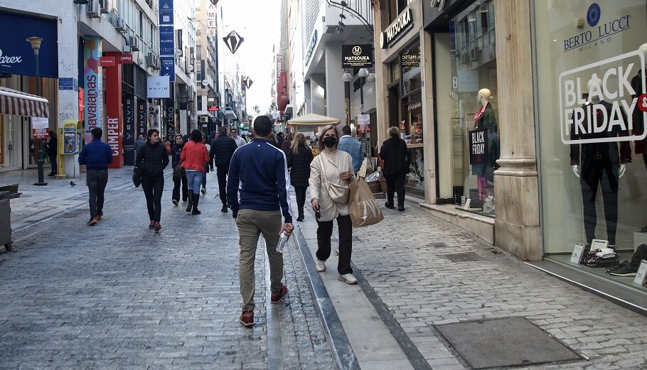 Στιγμιότυπο από εμπορικό κατάστημα στην οδό Ερμού κατά την διάρκεια της περσινής Black friday στην Αθήνα@eurokinissi