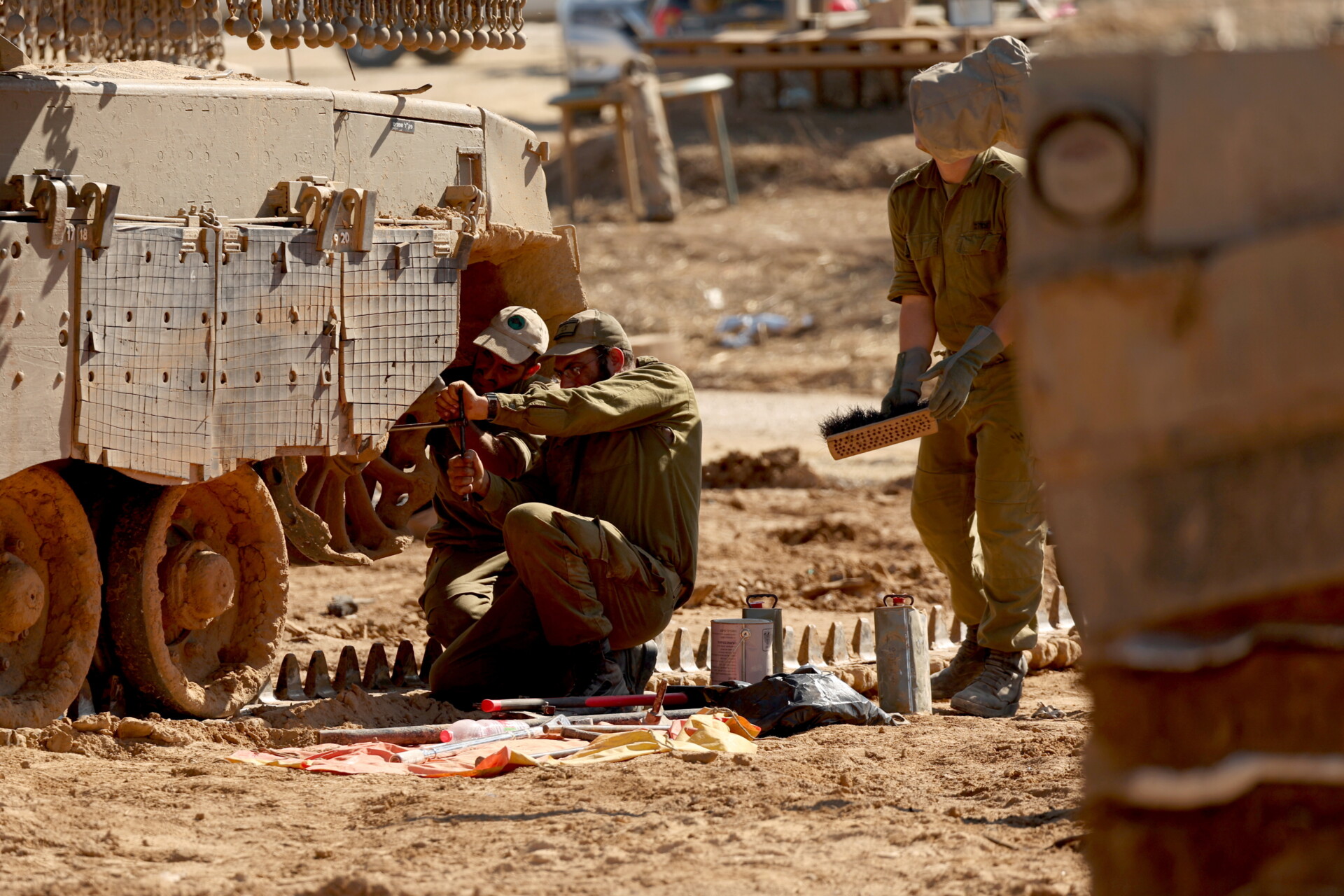 Ισραηλινοί στρατιώτες στη Λωρίδα της Γάζας © EPA/ATEF SAFADI