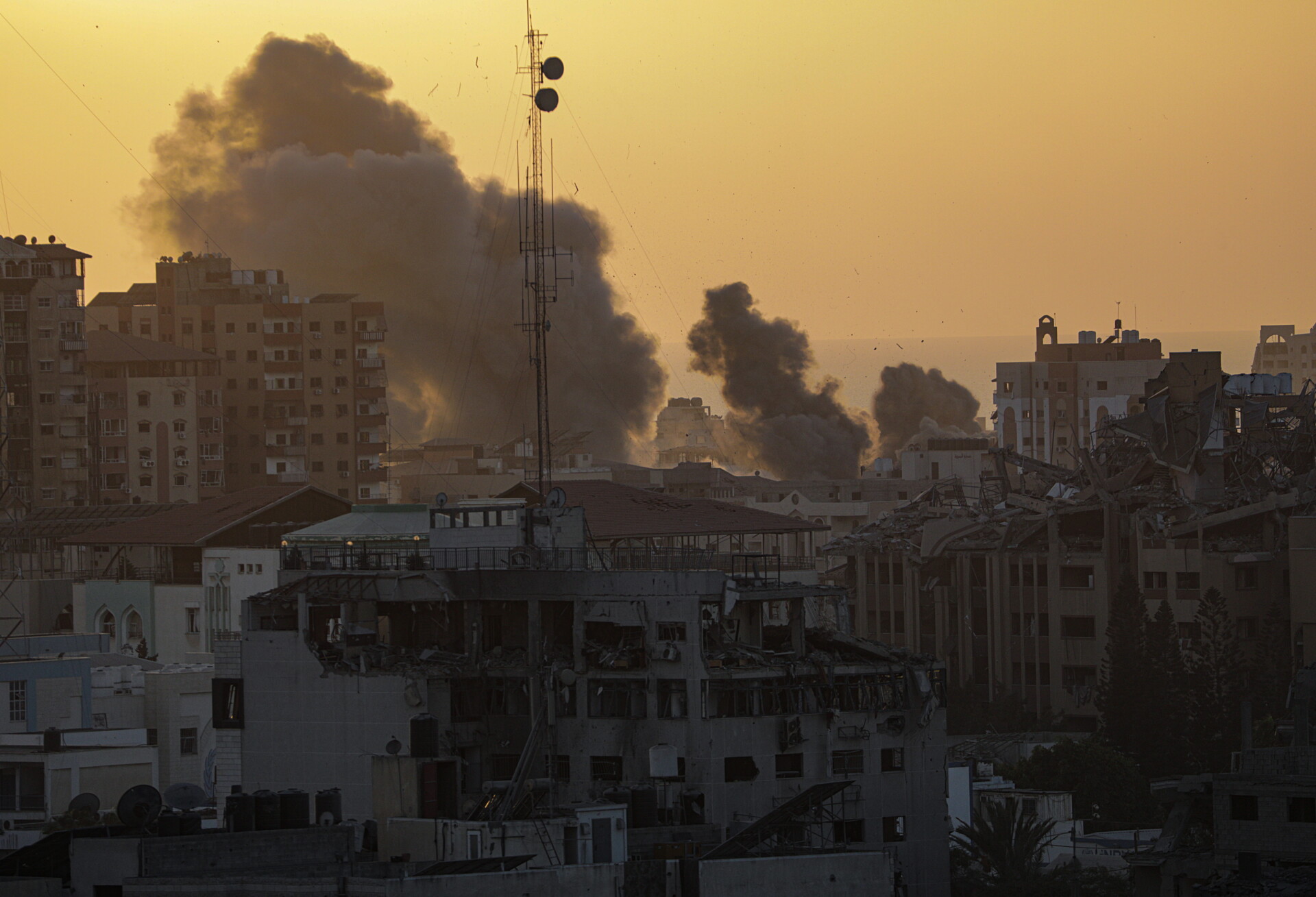 Βομβαρδισμοί στη Γάζα © EPA/MOHAMMED SABER