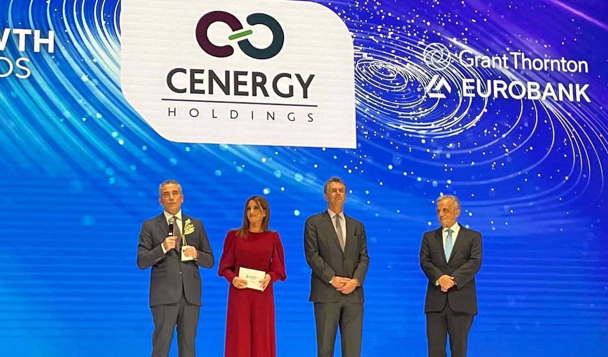 Ο CEO της Cenergy Holdings Αλέξης Αλεξίου παραλαμβάνει το βραβείο της εταιρείας στα Growth Awards 2023 © Cenergy Holdings