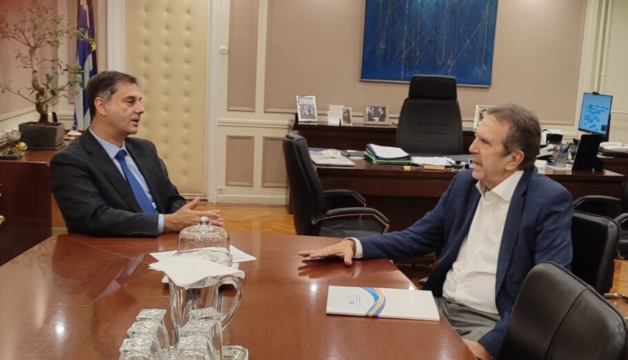 Η συνάντηση του υφυπουργου Οικονομικών Χάρη Θεοχάρη με τον πρόεδρο της ΕΣΕΕ Γιώργο Καρανίκα © ΕΣΕΕ