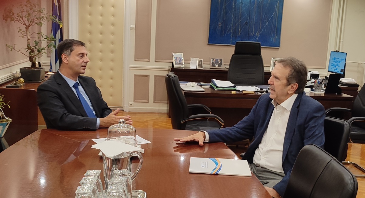 Η συνάντηση του υφυπουργου Οικονομικών Χάρη Θεοχάρη με τον πρόεδρο της ΕΣΕΕ Γιώργο Καρανίκα © ΕΣΕΕ