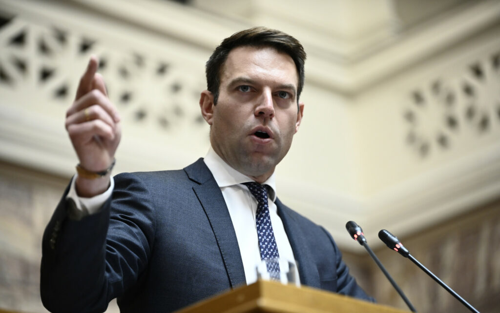 Κασσελάκης: Να αναγνωριστεί ο όρος “γυναικοκτονία”