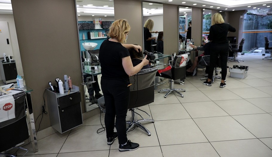 Ατομικές επιχειρήσεις: Τεκμαρτή φορολόγηση και για καφενεία και κομμωτήρια 
