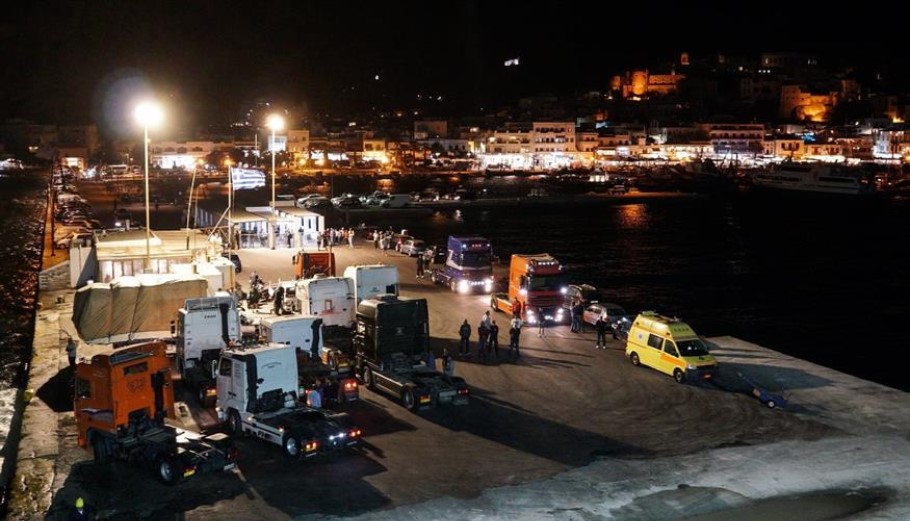 Νάξος: Το Blue Star 1 προσέκρουσε στο λιμάνι