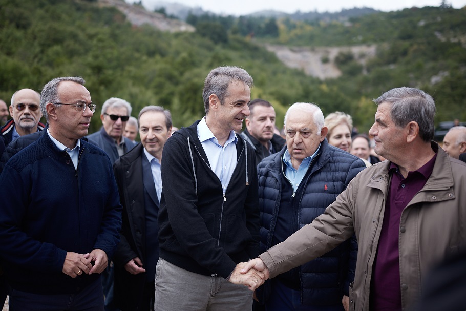 Επίσκεψη του Πρωθυπουργού Κυριάκου Μητσοτάκη στην Περιφερειακή Ενότητα Φθιώτιδας. Ο Πρωθυπουργός παρέστη και μίλησε στα εγκαίνια του Λιμένα Αγίου Κωνσταντίνου και στη συνέχεια επισκέφθηκε τα Καμένα Βούρλα. Επίσης ο Κυριάκος Μητσοτάκης επισκέφθηκε το εργοτάξιο του αυτοκινητόδρομου Μπράλος - Άμφισσα @(ΔΗΜΗΤΡΗΣ ΠΑΠΑΜΗΤΣΟΣ/ΓΡΑΦΕΙΟ ΤΥΠΟΥ ΠΡΩΘΥΠΟΥΡΓΟΥ/EUROKINISSI)