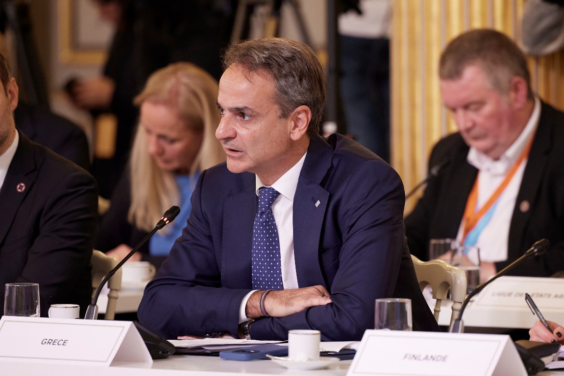 Κατά τη διάρκεια της ομιλίας του Κυριάκου Μητσοτάκη στη διάσκεψη για τη Λωρίδα της Γάζας στο Παρίσι © Γραφείο Πρωθυπουργού