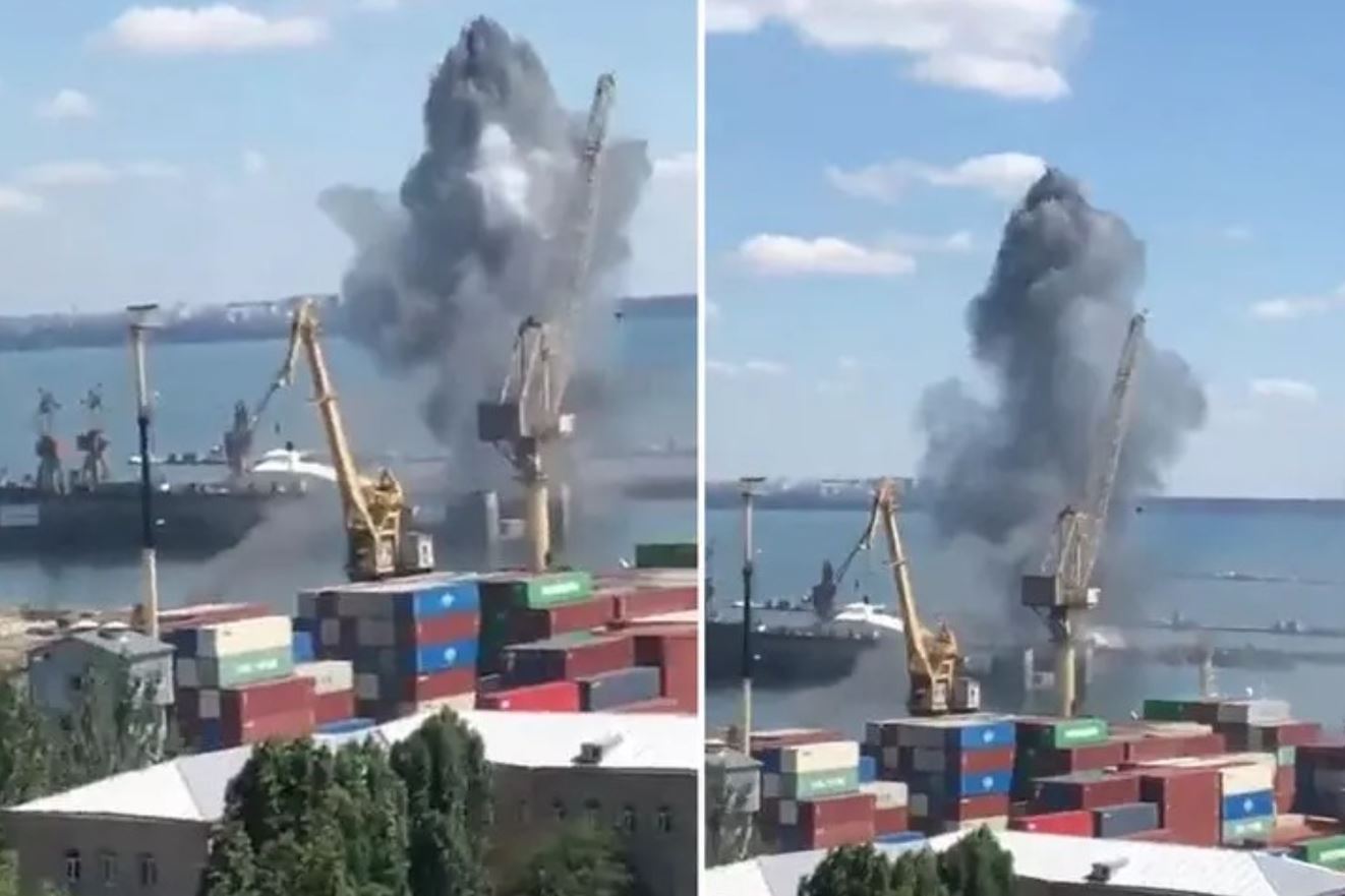 Πυραυλική επίθεση σε λιμάνη στην Οδησσό © printscreen twitter