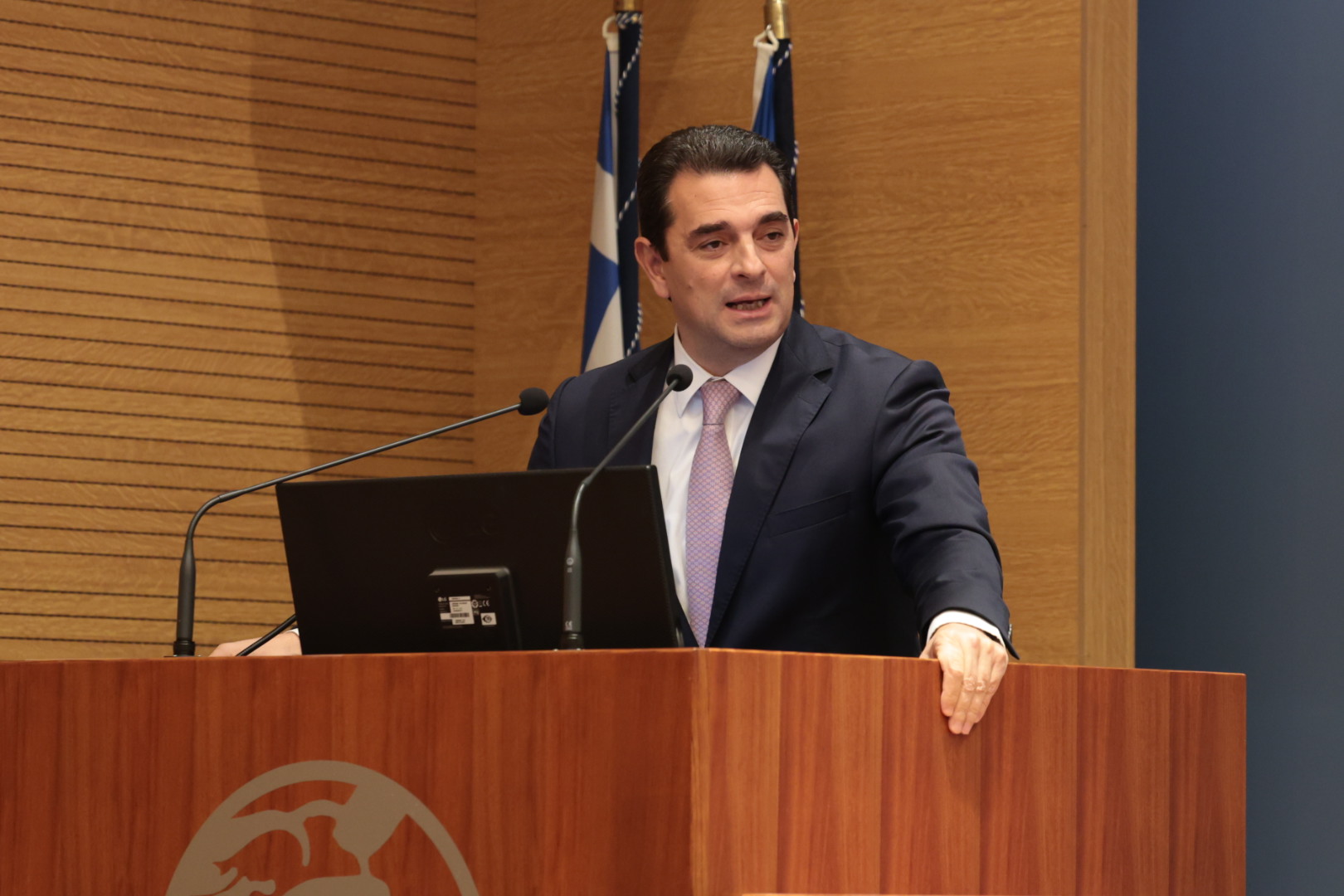 Σκρέκας: Οι εταιρείες να αντιληφθούν την ανάγκη για χαμηλές τιμές