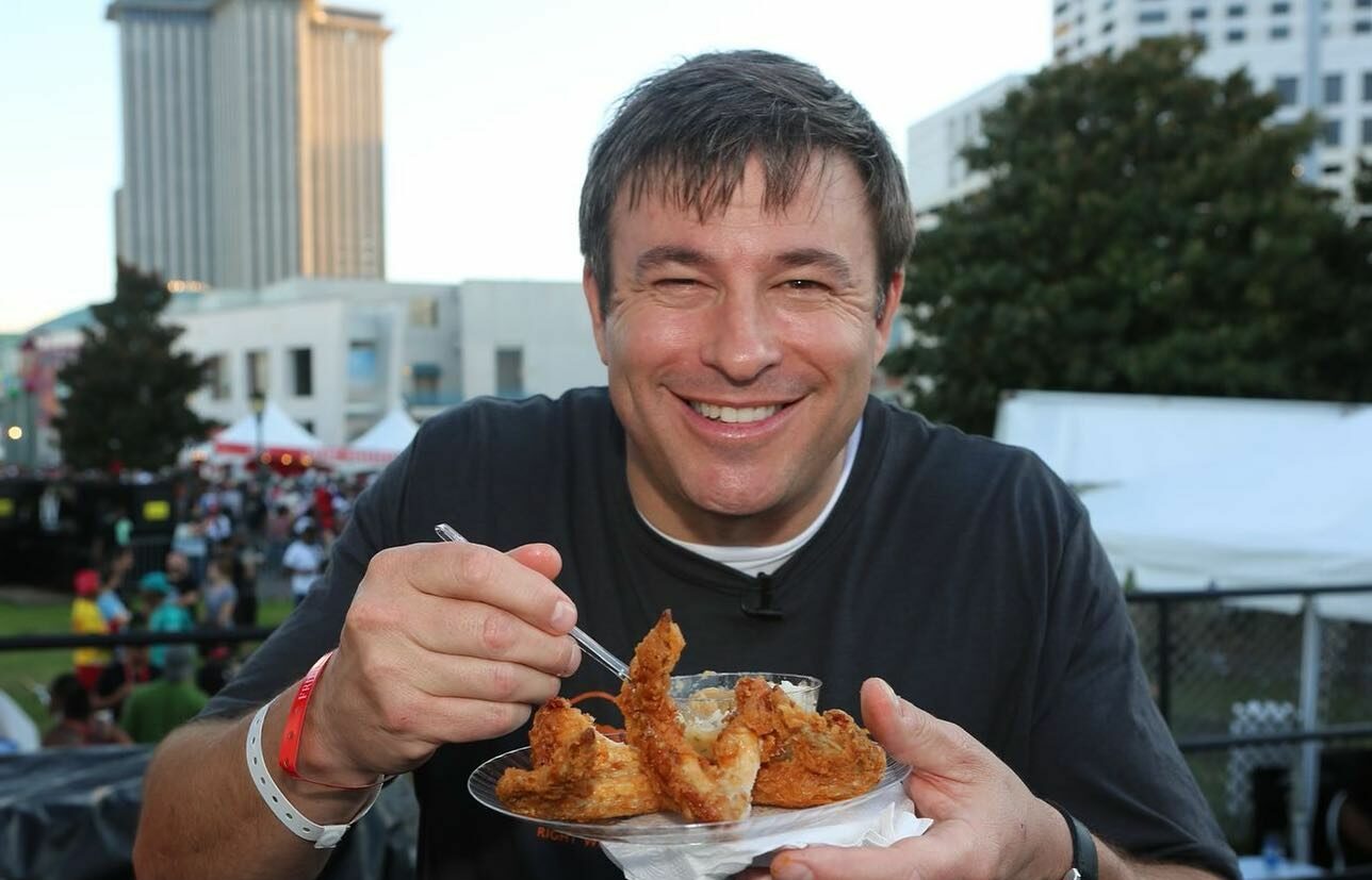 Ο Τοντ Γκρέιβς, είναι Αμερικανός επιχειρηματίας και ιδρυτής της Raising Cane's Chicken Fingers, μιας εταιρείας εστιατορίων γρήγορου φαγητού που ειδικεύεται στα τηγανητά γεύματα με δάχτυλα κοτόπουλου@facebook.com/1LVToddGraves/