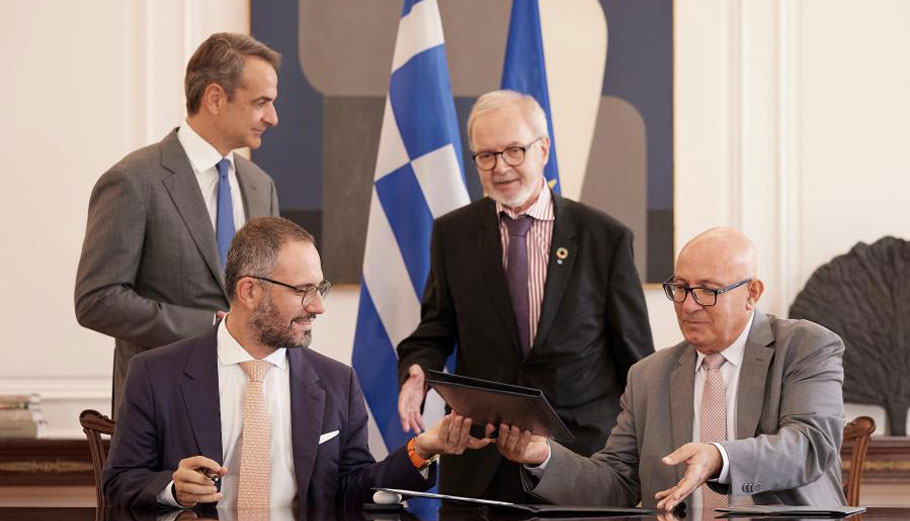 Υπογραφή της σύμβασης με τη Veridos Matsoukis για χρηματοδότηση του έργου των «έξυπνων» μετρητών του ΔΕΔΔΗΕ από την ΕΤΕπ παρουσία του Βέρνερ Χόγιερ © ΕΤΕπ
