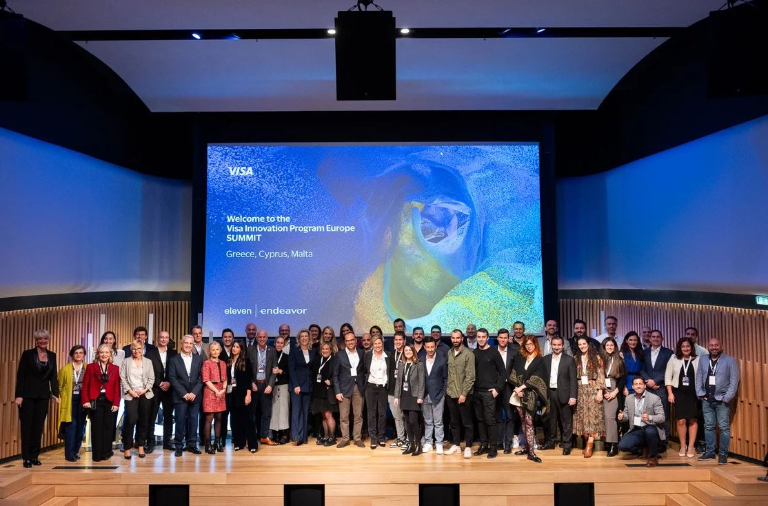 Ομαδική φωτογραφία κατά τη λήξη του Visa Innovation Program Europe Summit