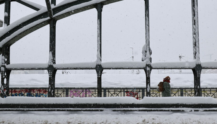 Το χιονισμένο Μόναχο © EPA/ANNA SZILAGYI
