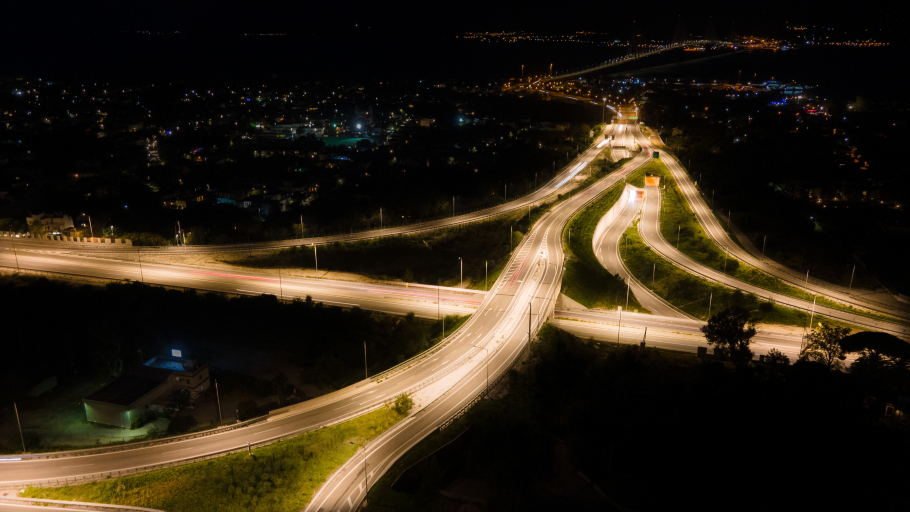 «Έξυπνο» σύστημα Προσαρμοστικού Φωτισμού στον αυτοκινητόδρομο Ελευσίνα- Κόρινθος – Πάτρα από την Ολυμπία Οδό©ΔΤ