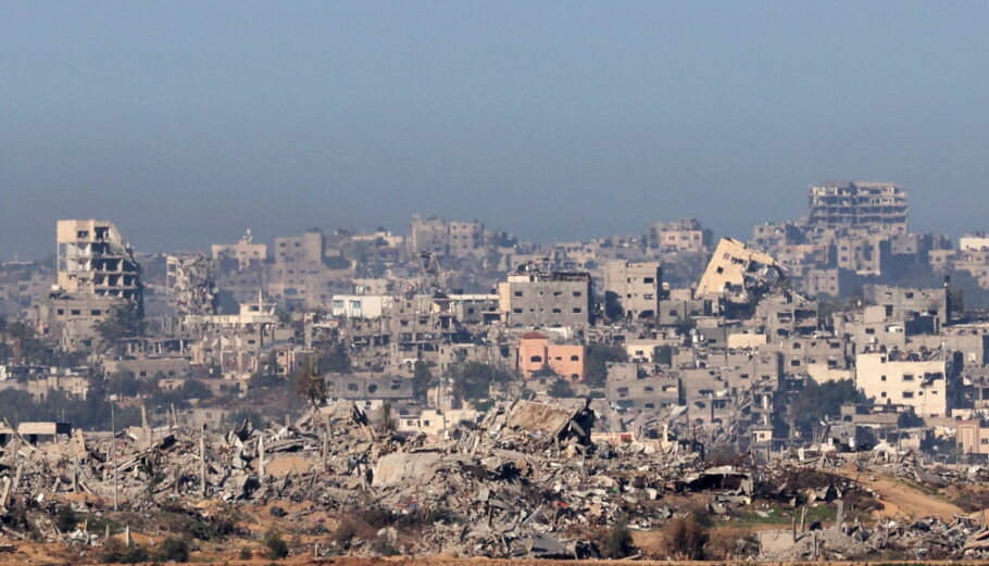 Καταστροφές στη Γάζα © EPA/ABIR SULTAN