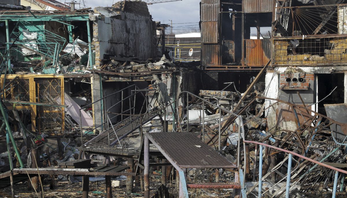 Κατεστραμμένα κτίρια στην Οδησσό της Ουκρανίας μετά από ρωσική αεροπορική επιδρομή © EPA/IGOR TKACHENKO 38468