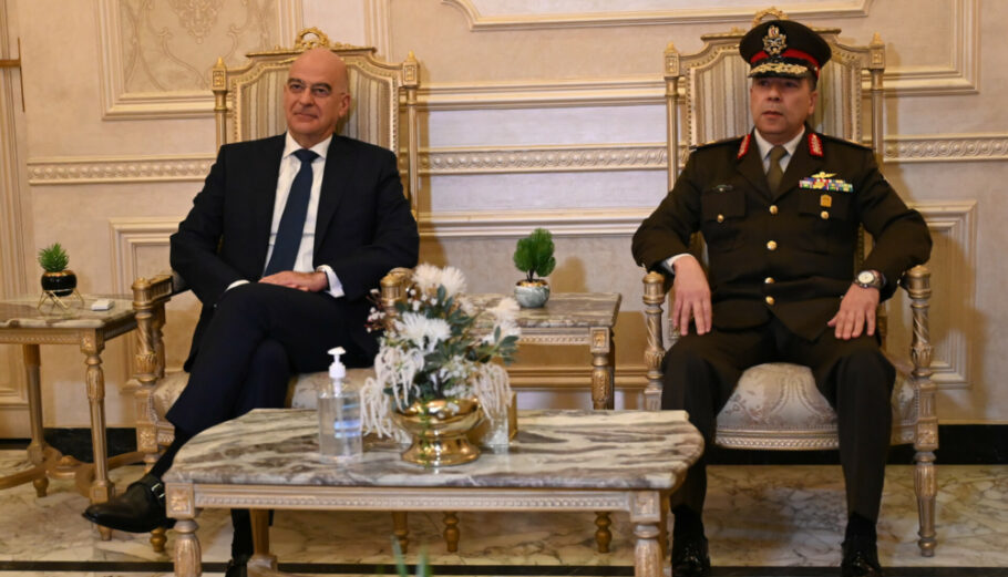 Ο υπουργός Εθνικής Άμυνας Νίκος Δένδιας, και ο Πρόεδρος της Αιγύπτου Abdel Fattah Εl–Sisi © ΑΠΕ- ΜΠΕ/ ΓΡΑΦΕΙΟ ΤΥΠΟΥ ΥΠΕΘΑ /STR