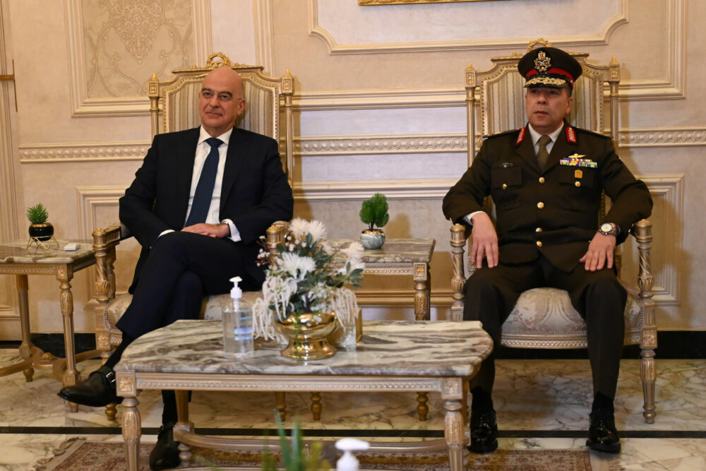 Δένδιας: Αιγυπτιακά σινούκ στην Ελλάδα για τις πυρκαγιές