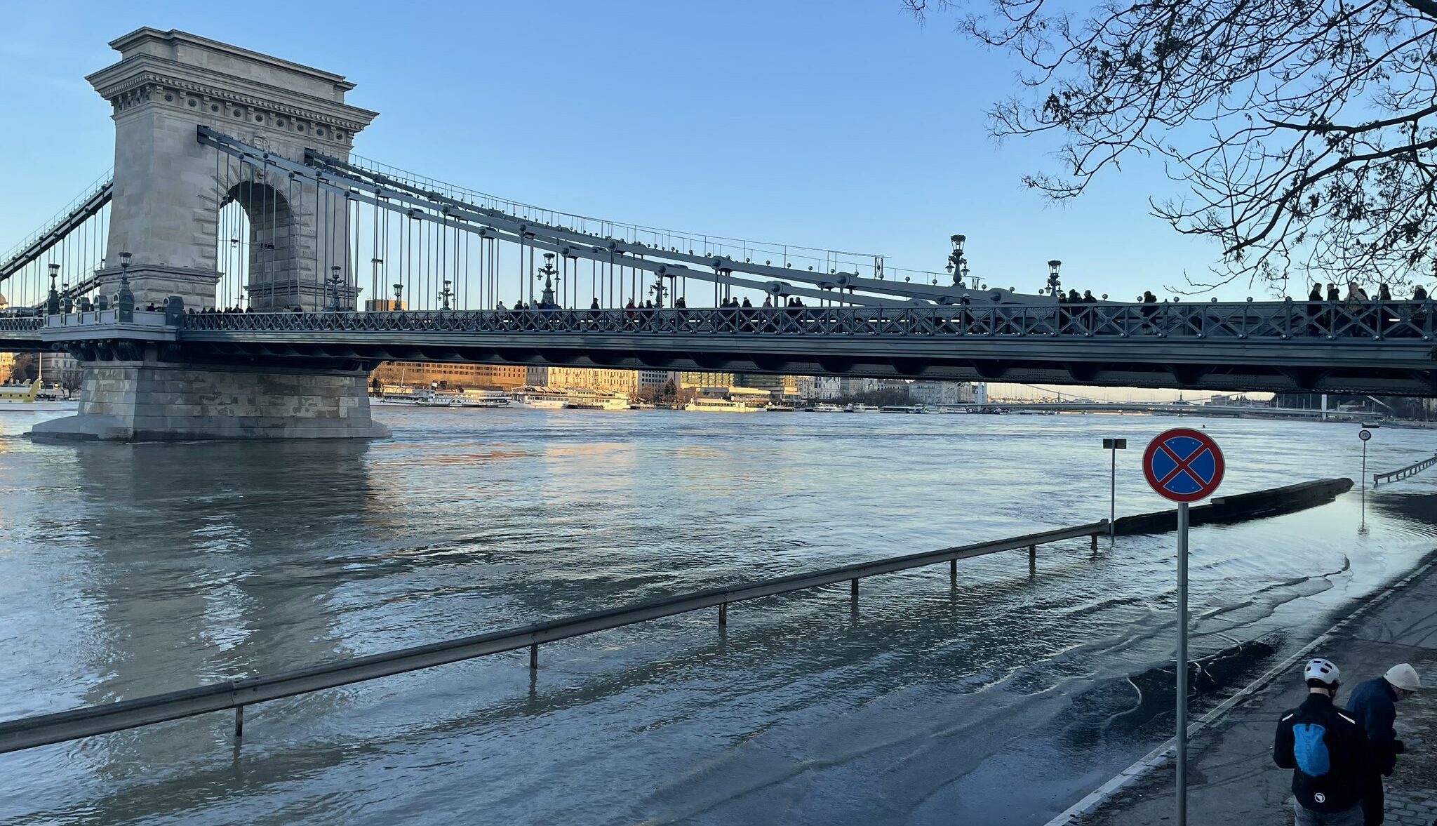 Υπερχείλισε ο ποταμός Δούναβης στη Βουδαπέστη © twitter.com/Rept_Democracy